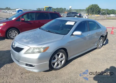 2007 Toyota Camry Se V6 z USA, uszkodzony, nr VIN 4T1BK46K87U041428
